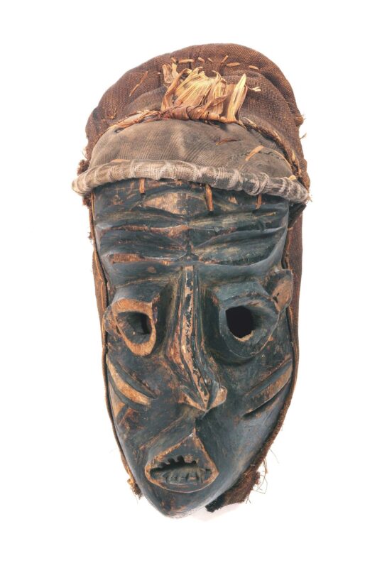 Mask with skewed features made with wood, black pigment and textile.