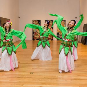 Dance performance for the exhibition Chinese Lacquer Paintings by Wenzhi Zhang,